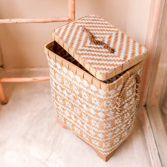 Laundry Basket with Lid DARI Handwoven from Bamboo with a Beige White Zig Zag Pattern