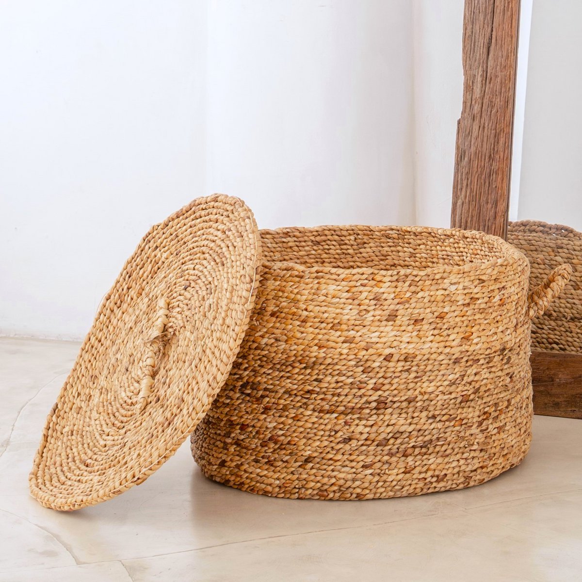 Large Laundry Basket with Lid UMBUL made from Brown Water Hyacinth | Woven Hamper Basket