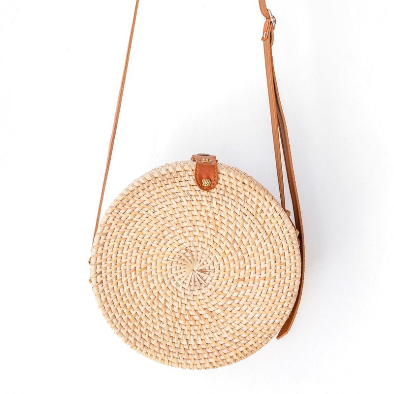 Ronde rotan tas beige handgemaakte crossbody tas met synthetische leren banden schoudertas boho Bali tas SENJA (natuurlijk)