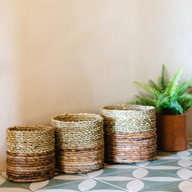 Small Seagrass Basket BHINNEKA (two-coloured) | Plant Basket | Small Storage Basket | Woven Boho Basket | Planter | Decorative Basket | Round Flower Basket