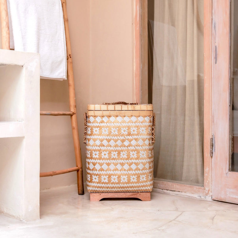 Laundry Basket with Lid DARI Handwoven from Bamboo with a Beige White Zig Zag Pattern