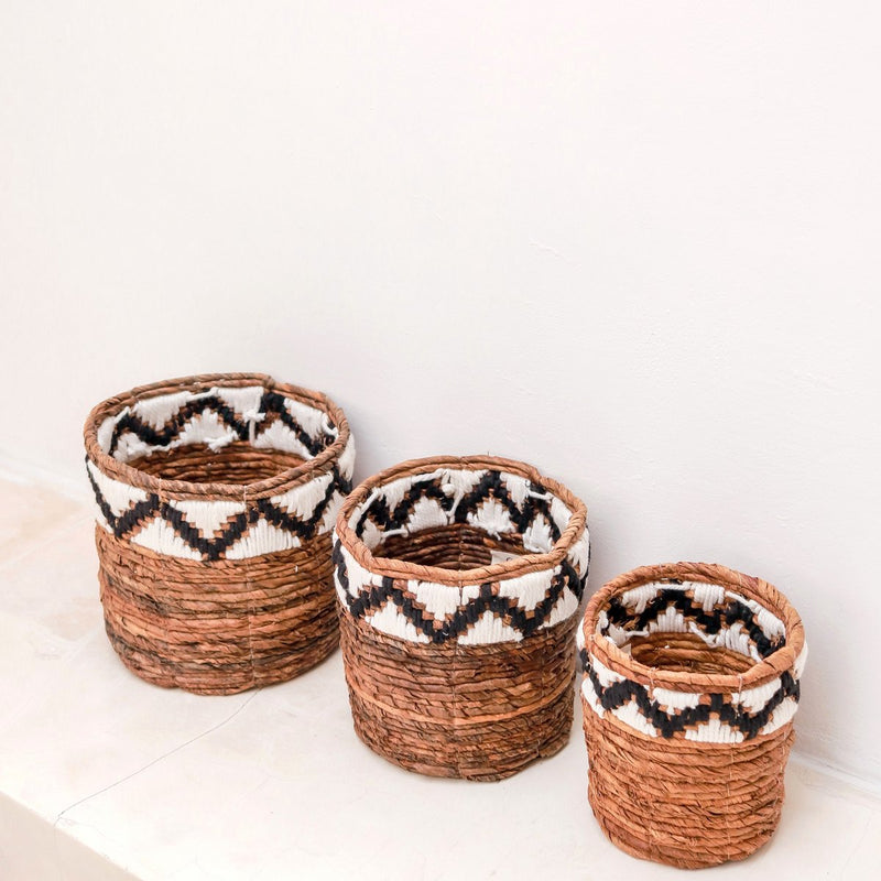 Small Basket Round for Plants or as Storage Basket | Woven Boho Basket SADARA with Macrame Pattern