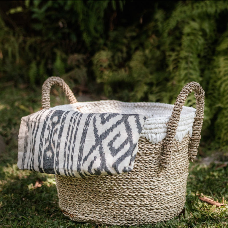 Round Seagrass Baskets with White Cotton Cords WAIGEO (3 sizes) Decorative Laundry or Storage Basket