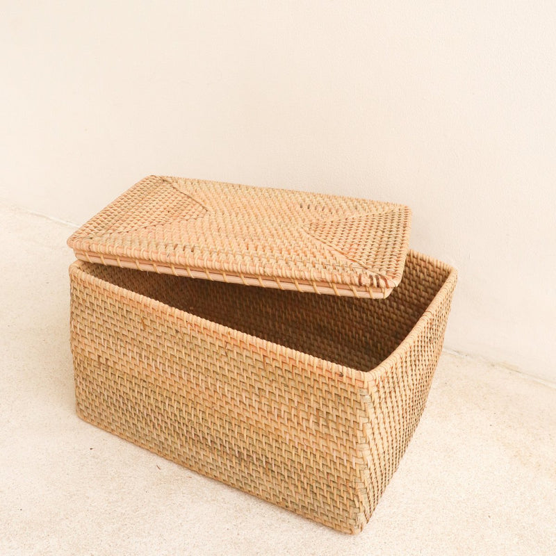 Opbergmand met deksel Plankmand van beige rotan Handgeweven decoratieve mand GRAHA (2 maten)