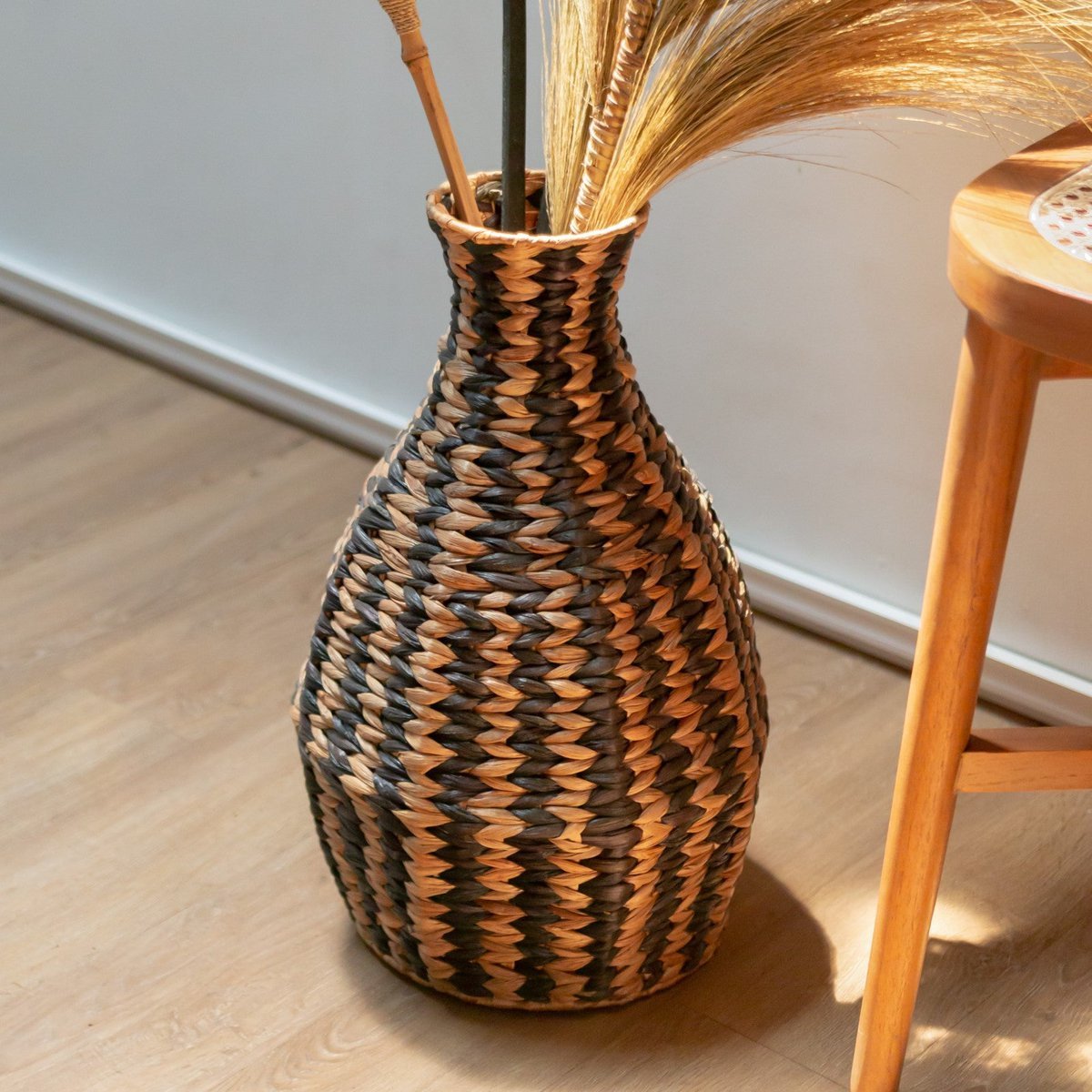 Woven Boho Vase DAYANA black made from Water Hyacinth