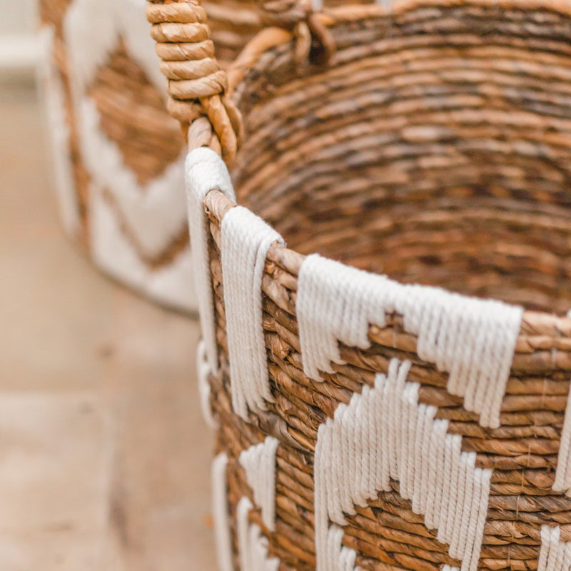 Laundry Basket Plant Basket Large Storage Basket Round NASARI Made of Banana Fibre with a Macrame Pattern made of Cotton