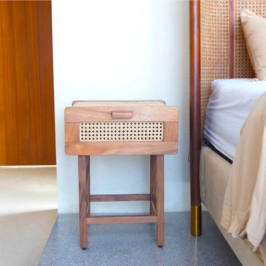 Nattduksbord Sängbordskonsol tillverkad av trä och rotting JAYA handgjorda sovrumsmöbler