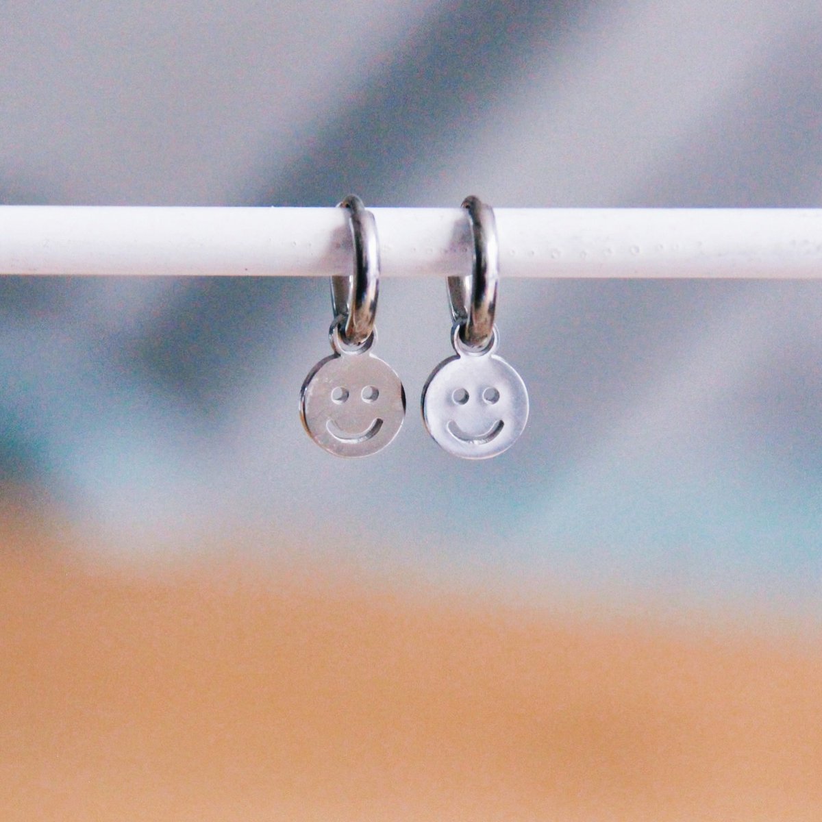 Stainless steel hoop earrings with smiley – silver