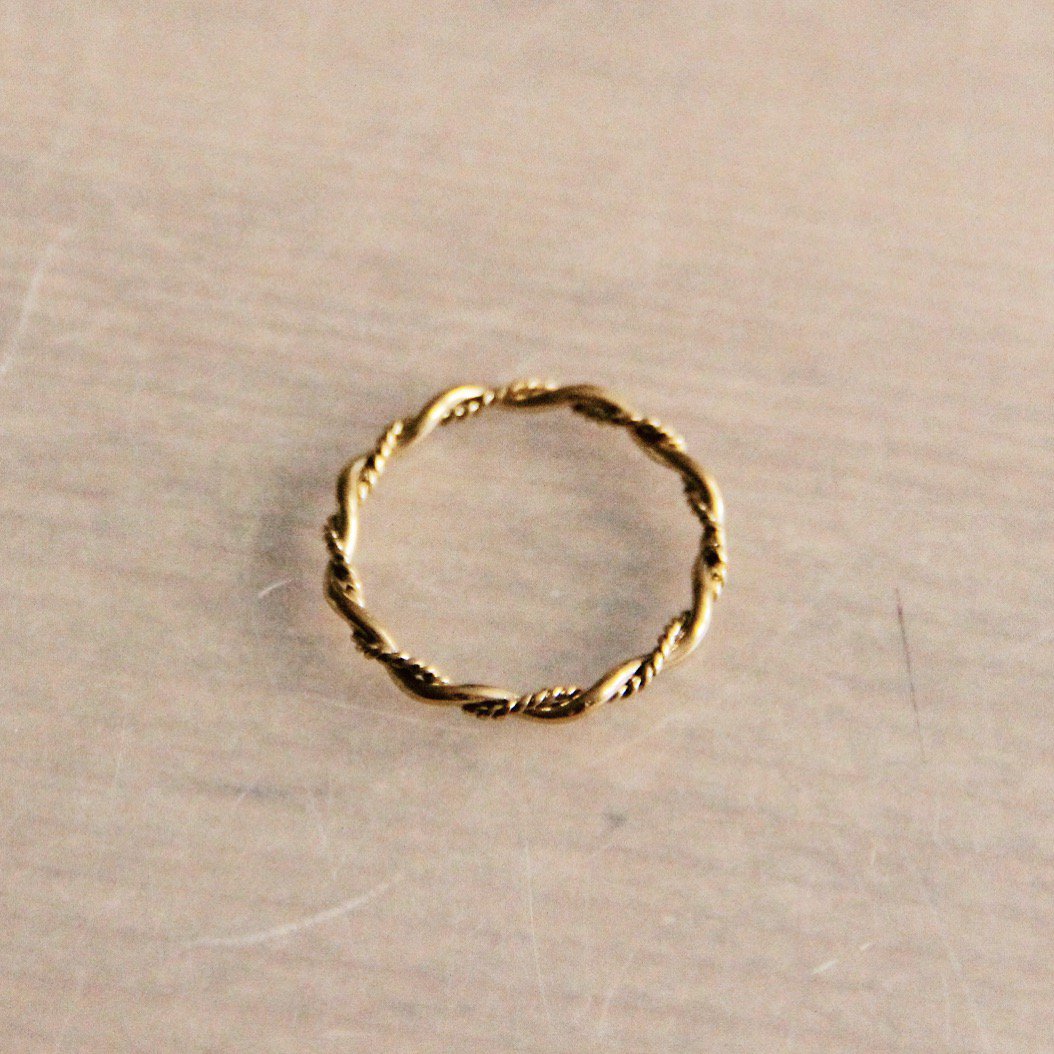R617 - Stainless steel minimalist braided ring - gold