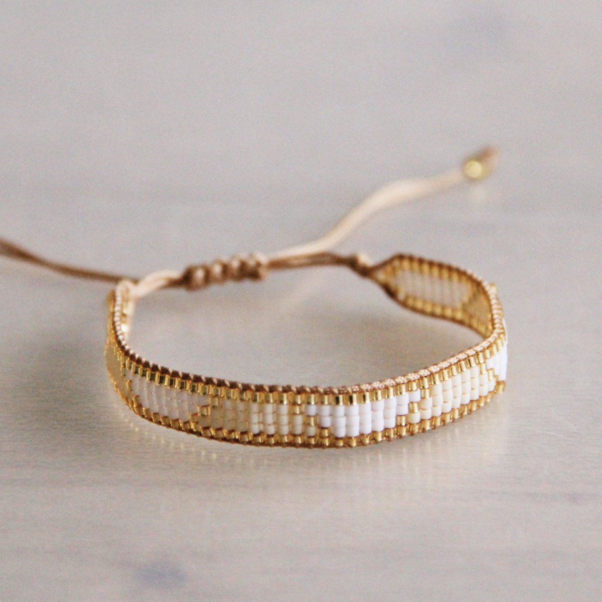 SS101: Weaving bracelet white/champagne/gold