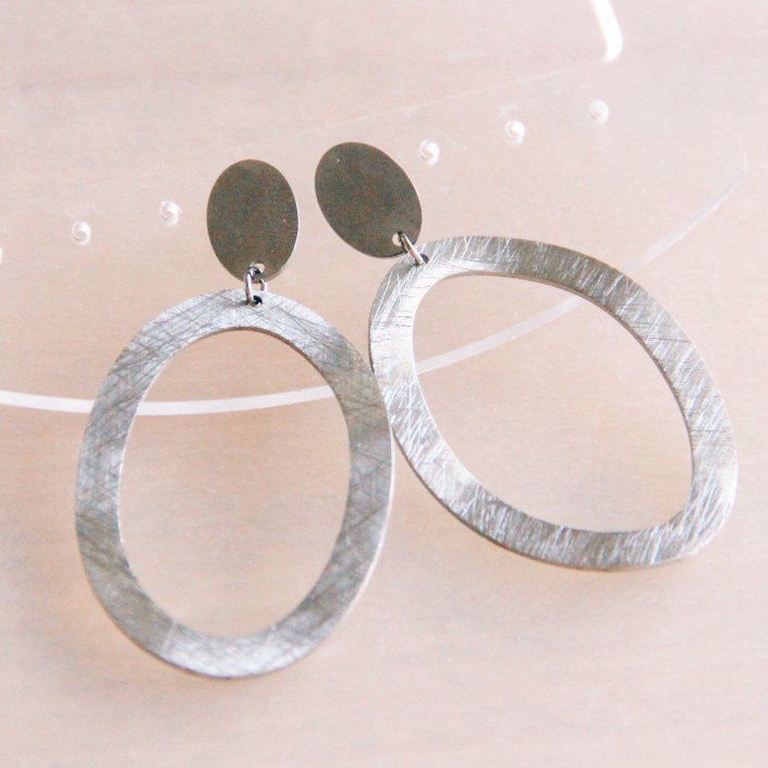 SO701: Statement earring large oval ring - silver