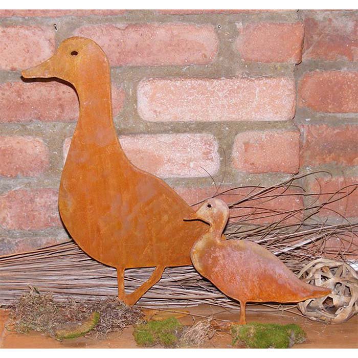 Rusty decorative duck on base plate | Patina metal decoration